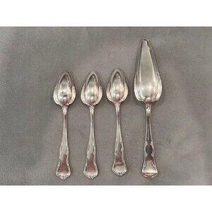 Towle‎ Mfg Co. Pattern 1888 Silverplate Spoons And Server Chester